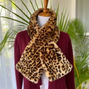 NWT Ann Taylor Leopard Faux Fur Scarf 🧣Yellow Black